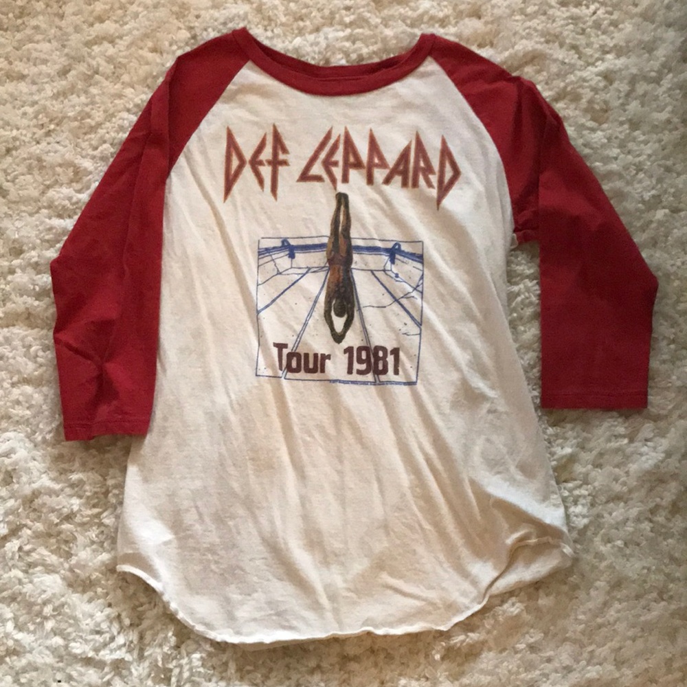 3/$15🌼 Def Leppard Baseball Tee sz Large